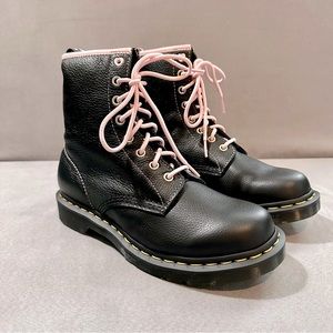 WOMENS CHALK PINK CONTRAST VIRGINIA LEATHER 1460
LACE UP COMBAT BOOTS NIB
